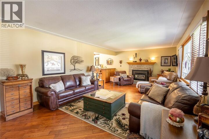 Property Photo:  512 Zone Street  ON N0N 1T0 
