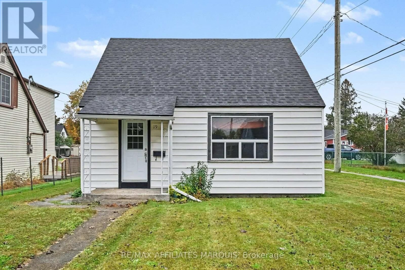 Property Photo:  19 Churchill Crescent  ON K7A 3H3 