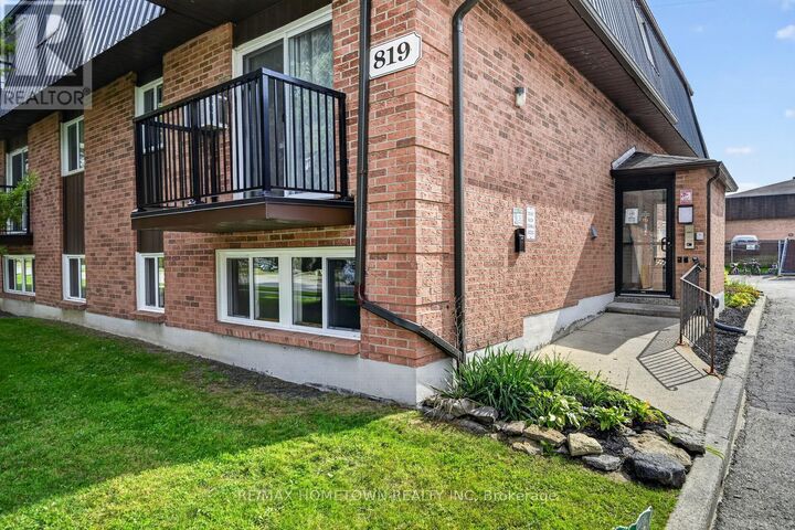 Property Photo: 819 Macodrum Drive 1 ON K6V 6P6