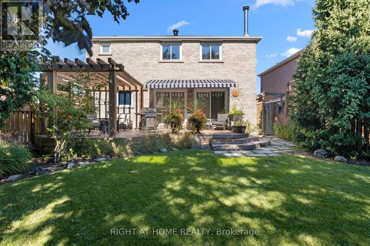 Property Photo: 5382 Huntingfield Drive ON L5R 2E8