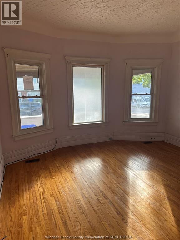 Property Photo:  547 Pierre Avenue  ON N9A 2K1 
