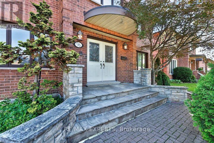 Property Photo:  96 Benjamin Drive  ON L4L 1H9 