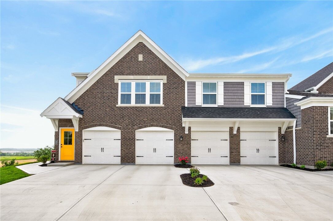 Property Photo:  405 Bethpage Way  OH 45036 