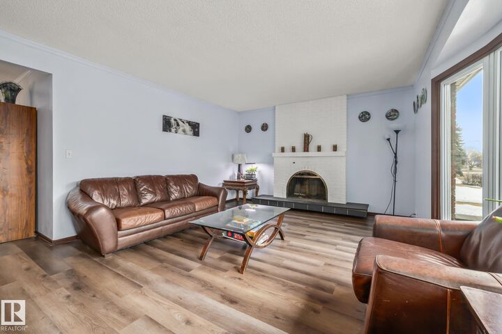 Property Photo:  8812 135 Avenue NW  AB T5E 1N3 