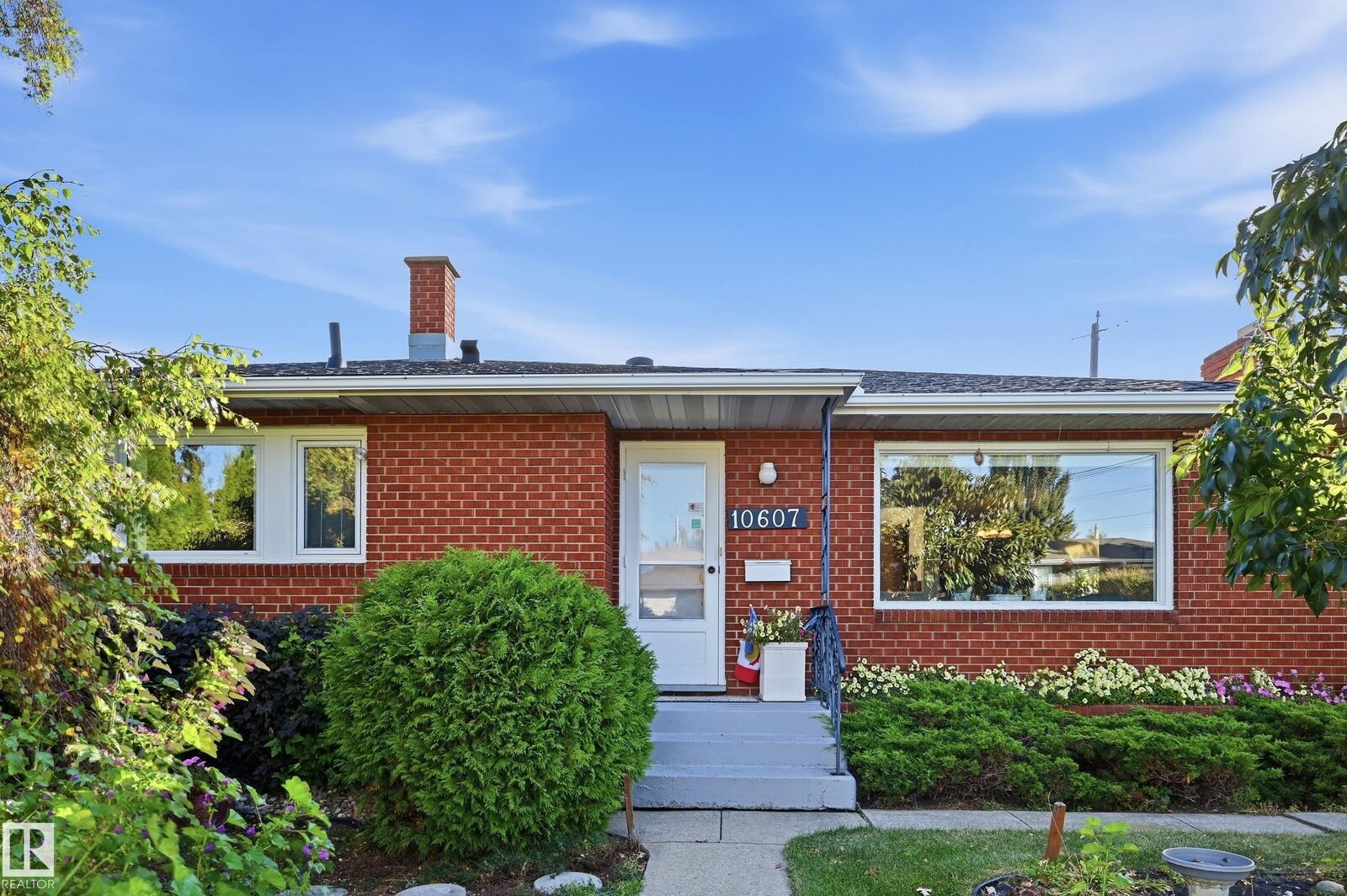 Property Photo:  10607 74 Street NW  AB T6A 2Y6 