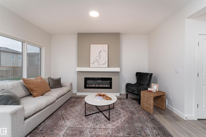Property Photo:  332 27 Street SW  AB T6X 3H9 