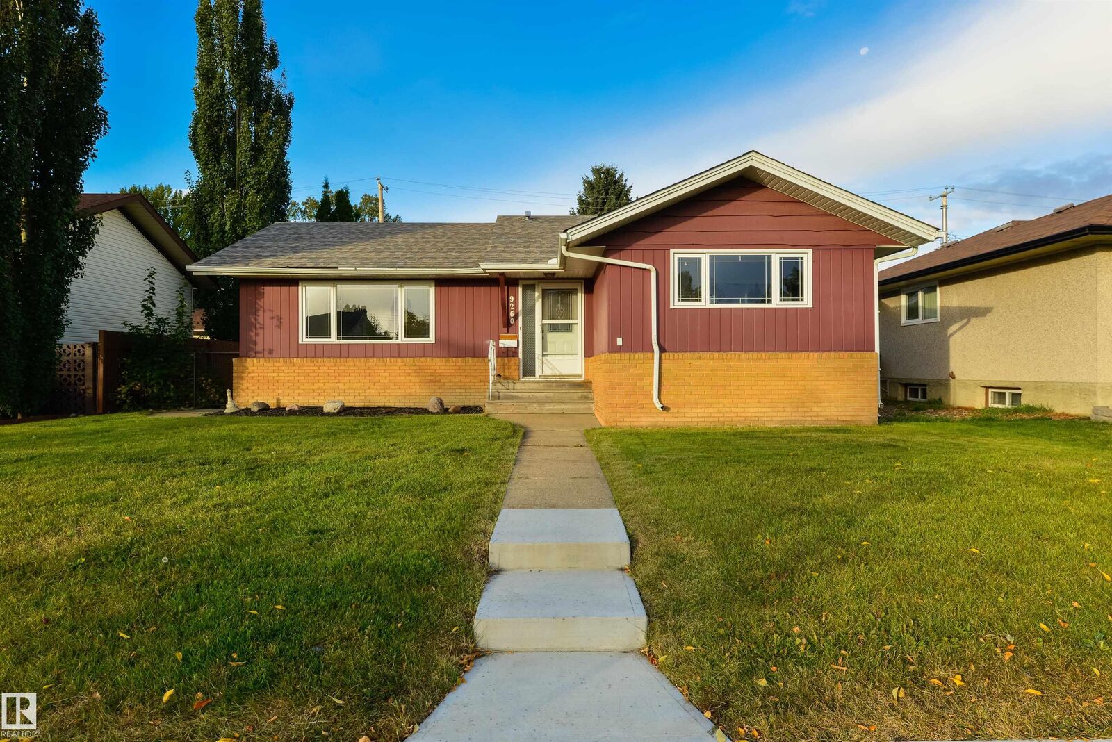Property Photo:  9260 Ottewell Road NW  AB T6B 2C9 