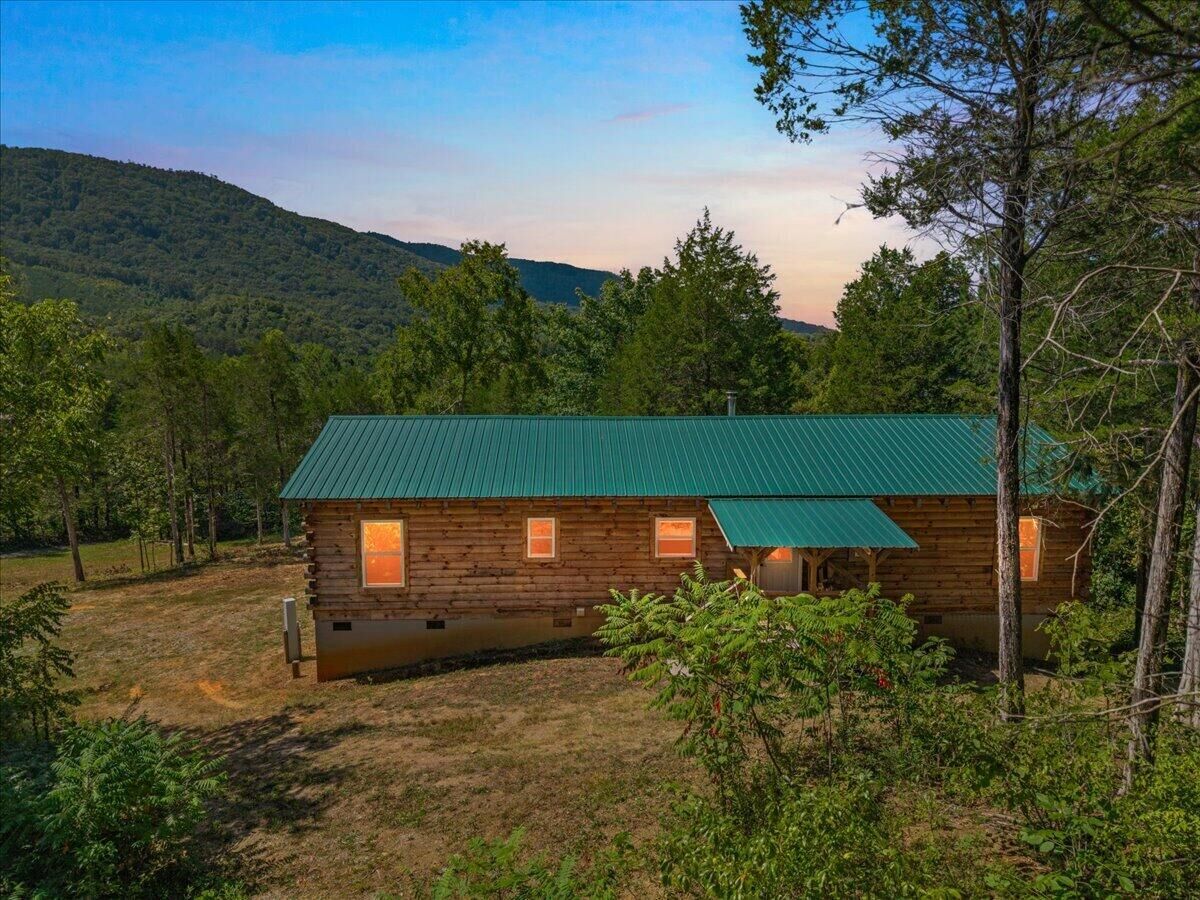 Property Photo:  468 County Road  TN 37329 