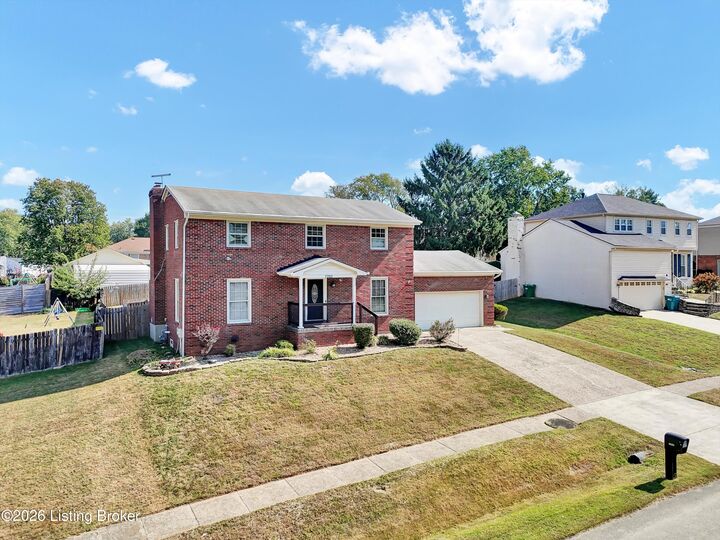 Property Photo: 7703 Sunbury Ln KY 40220
