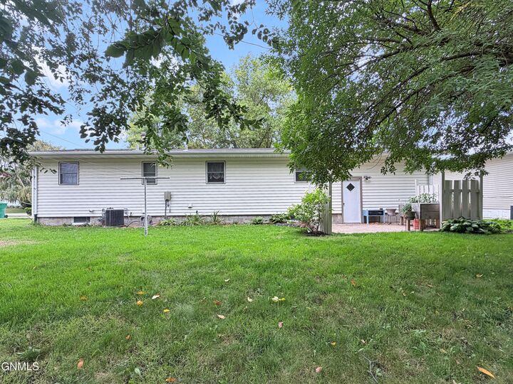 Property Photo:  160 2nd Avenue N  ND 58421 