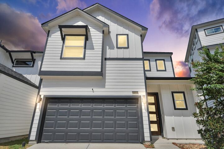 Property Photo: 8910 Covenant Place TX 77055
