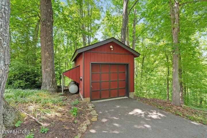 Property Photo: 804 S Shiloh Rd TN 37865