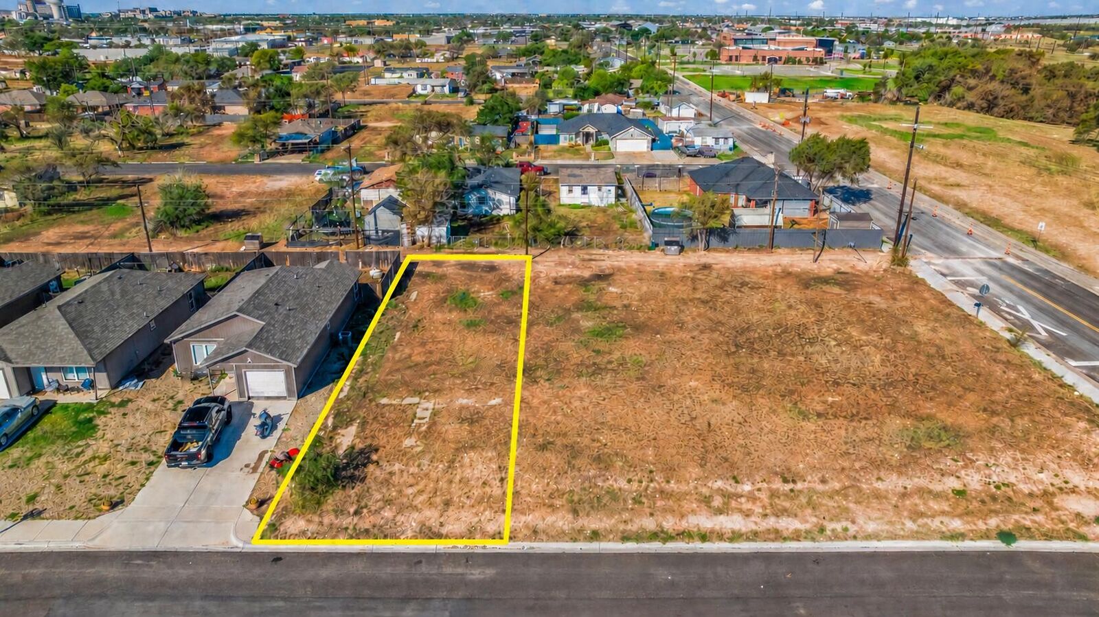 Property Photo:  323 N Avenue Q  TX 79415 