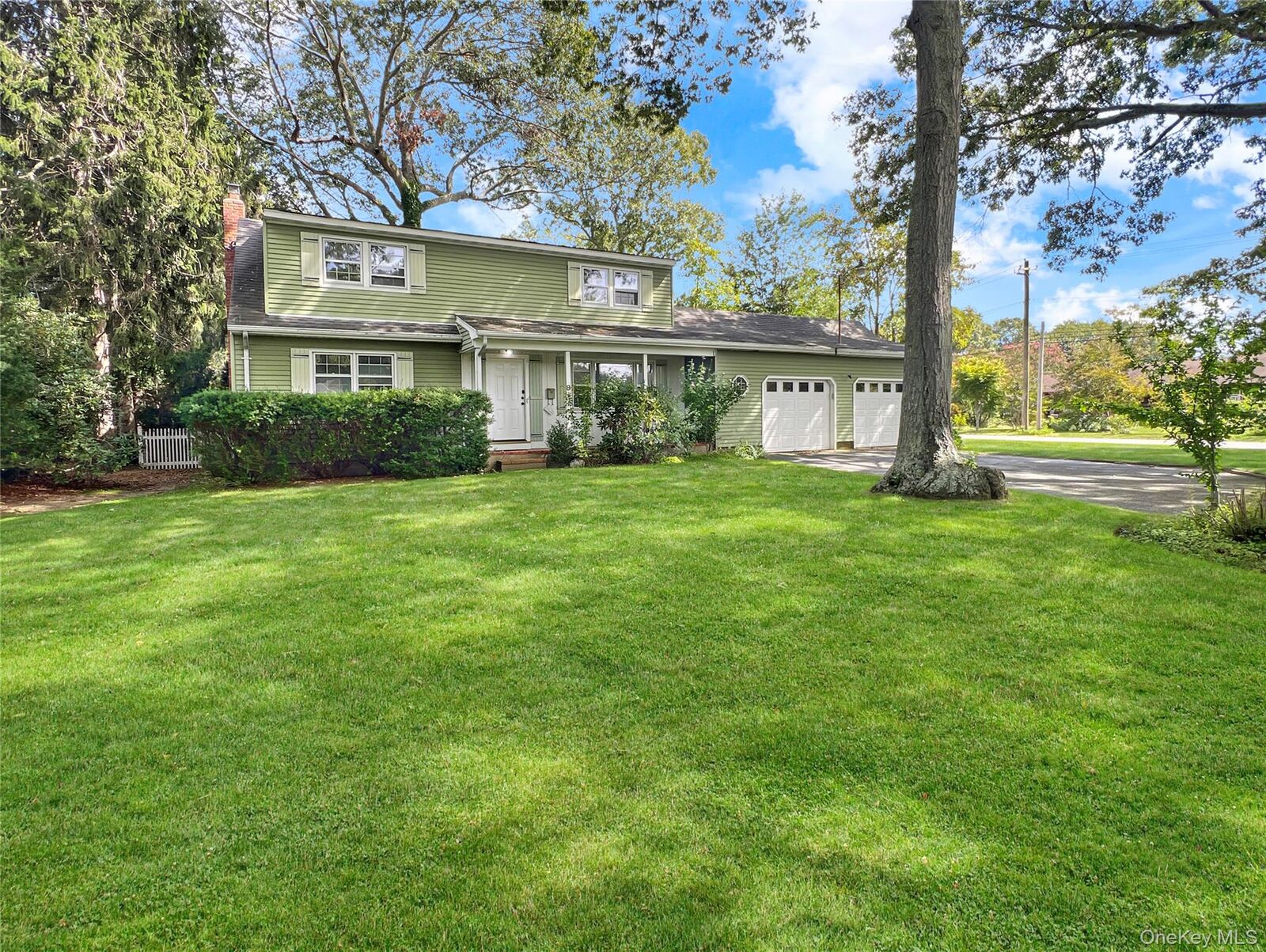 Property Photo:  8 Daly Drive  NY 11901 