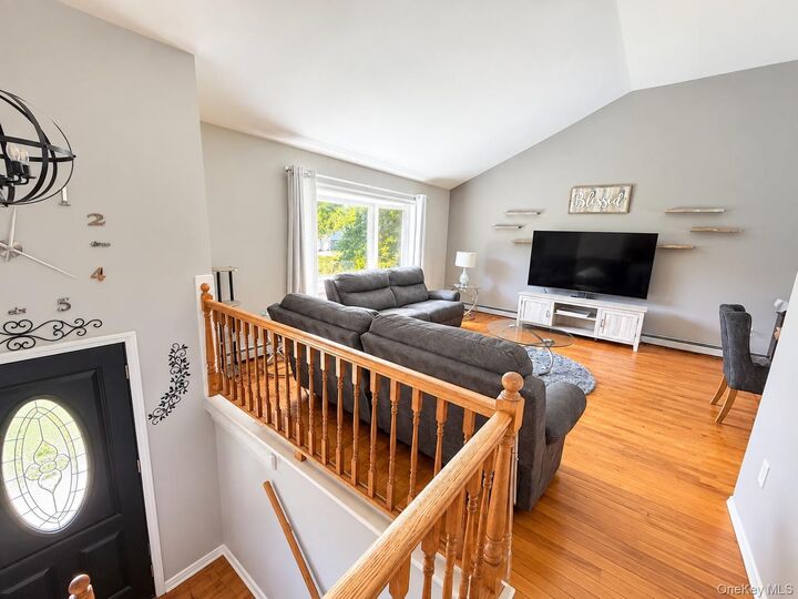 Property Photo:  6 Ryandale Road  NY 12540 