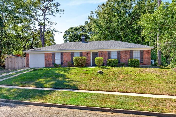 Property Photo: 2322 Greenleaf Court AL 36693