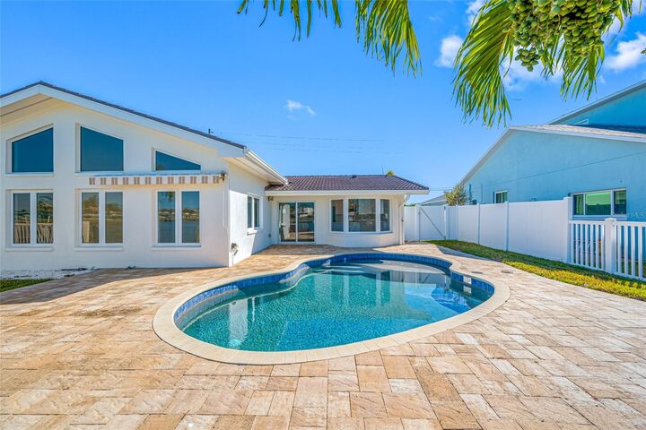 Property Photo:  600 115th Avenue  FL 33706 