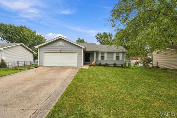 Property Photo:  6 S Perry Circle  MO 63366 