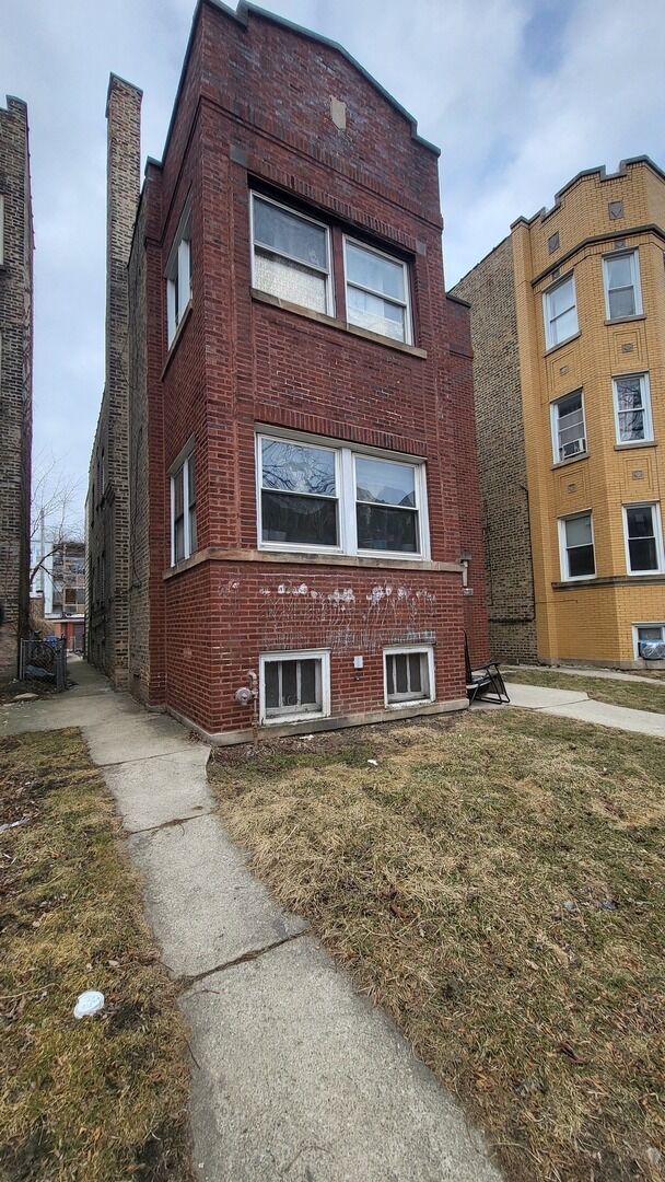 Property Photo:  6220 N Talman Avenue  IL 60659 