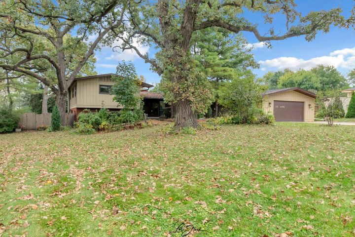 Property Photo:  10S073 Clarendon Hills Road  IL 60527 