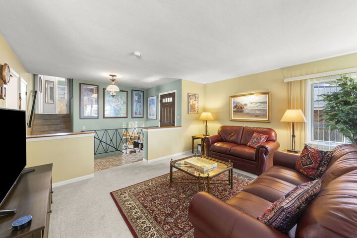 Property Photo:  162 E Jackson Street  IL 60126 