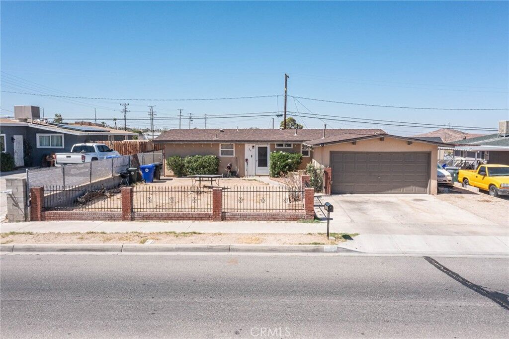 Property Photo:  560 S Muriel  CA 92311 