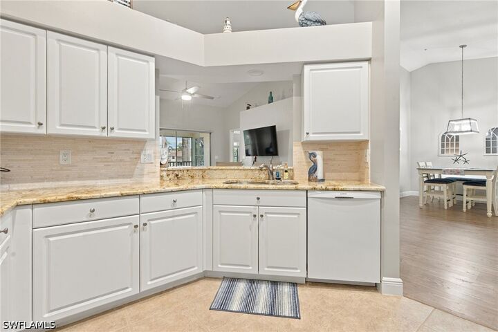 Property Photo: 325 Dover Place 202 FL 34104