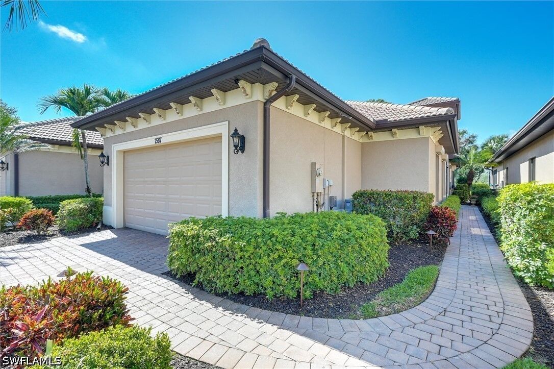 Property Photo:  7587 Moorgate Point Way  FL 34113 