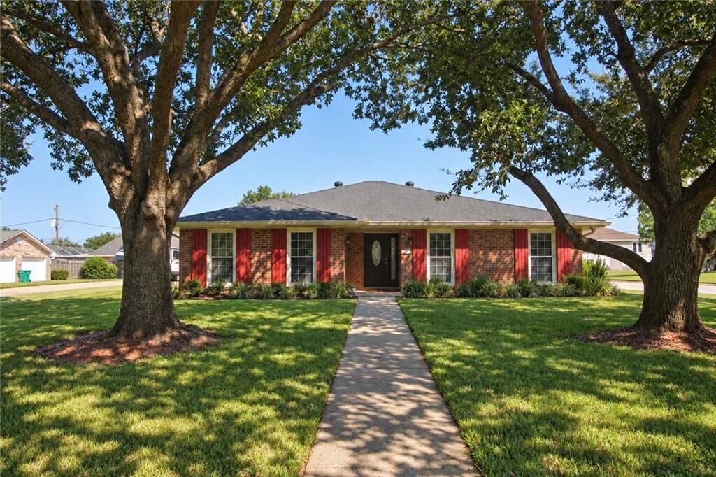 Property Photo:  111 Surrey Drive  LA 70068 