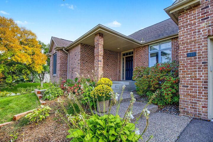 Property Photo:  818 Park Place Drive  MN 55118 