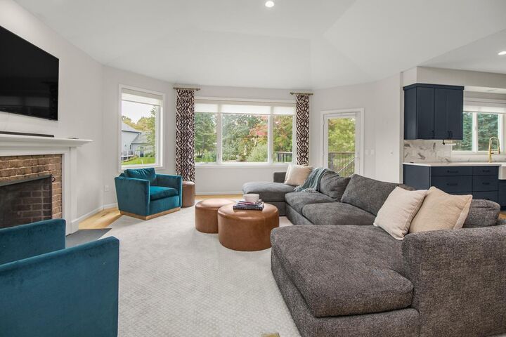 Property Photo: 818 Park Place Drive MN 55118