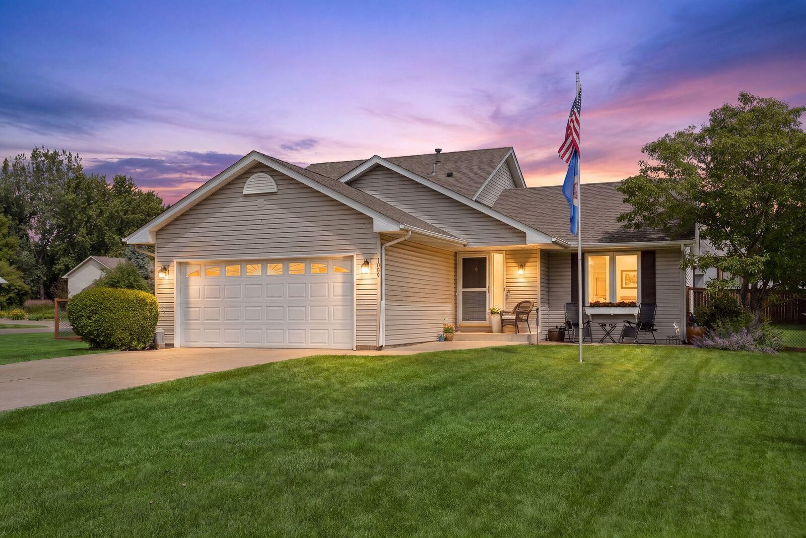Property Photo:  1049 Bonnieview Drive  MN 55129 