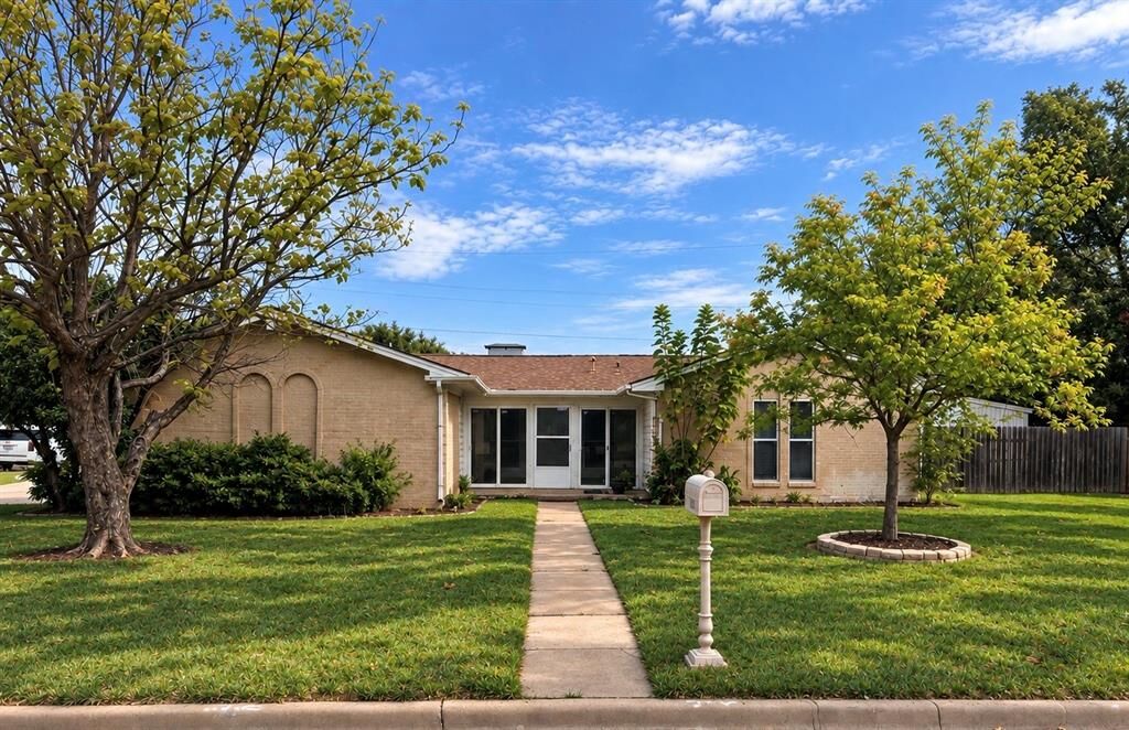 Property Photo: 3001 S Murco Drive TX 76067