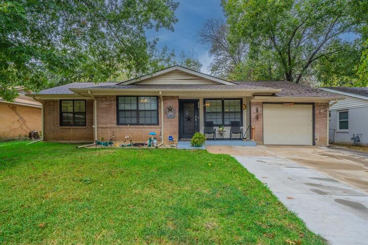 Property Photo: 1938 Balla Way TX 75051