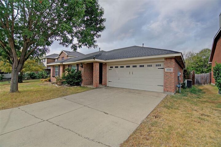 Property Photo: 5725 Lionfish Way TX 76131