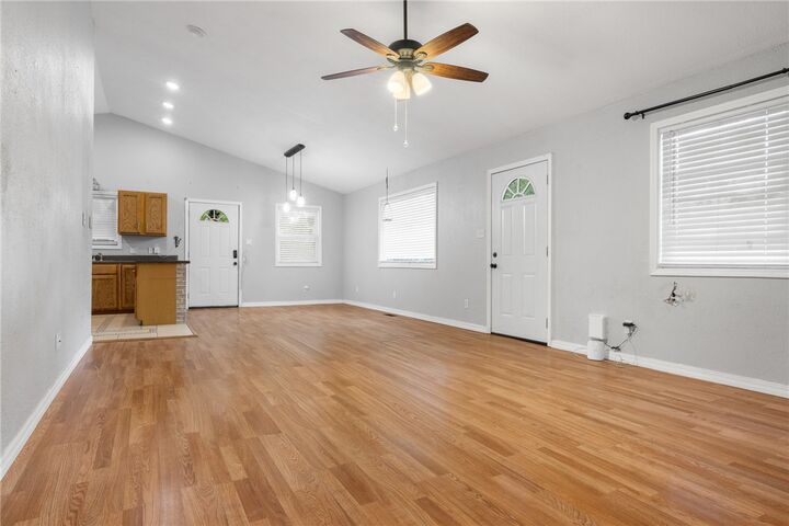 Property Photo:  511 E Gordon Avenue  AR 72601 