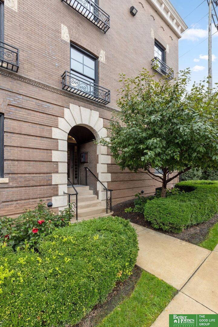 Property Photo:  1117 S 10 Street 16  NE 68108 