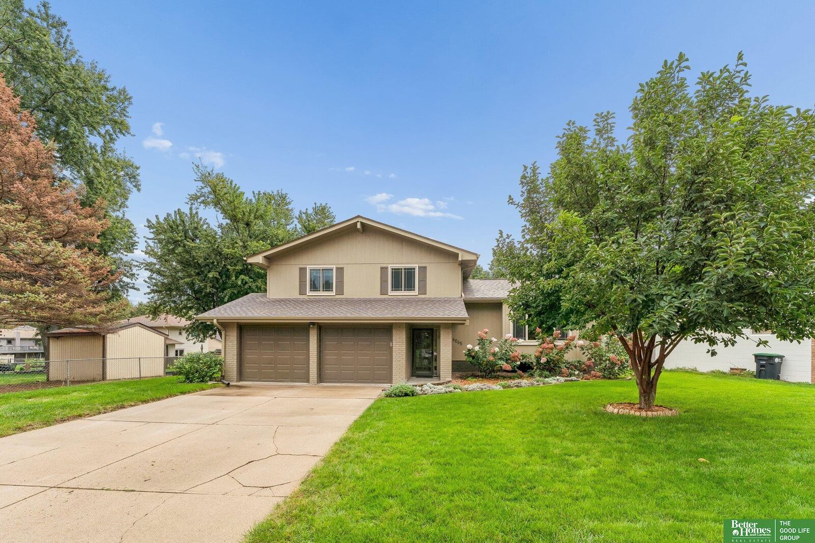 Property Photo: 16065 Oak Street NE 68130