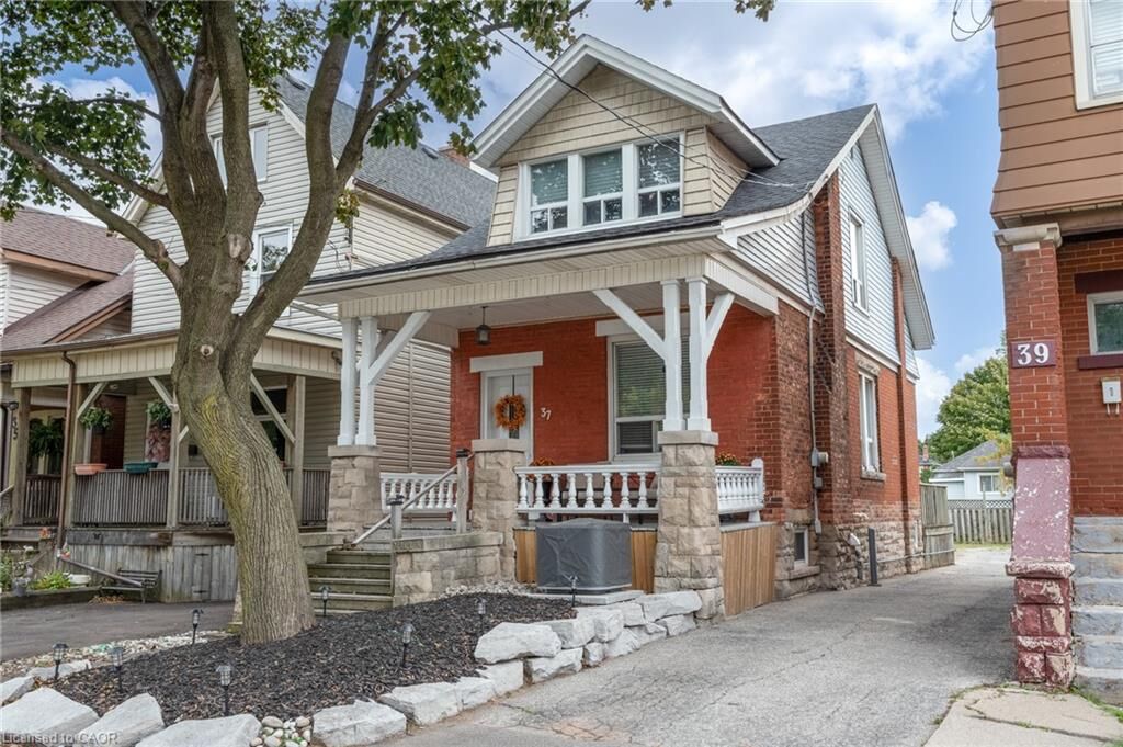 Property Photo:  37 Cliff Avenue Upper  ON L8V 2S1 