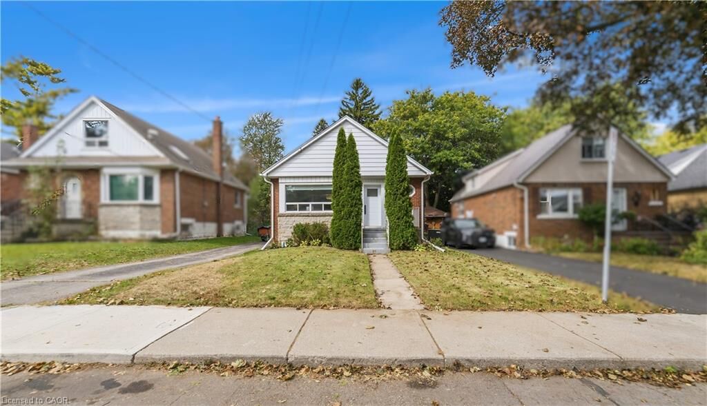 Property Photo:  206 East 19th Street  ON L9A 4S5 