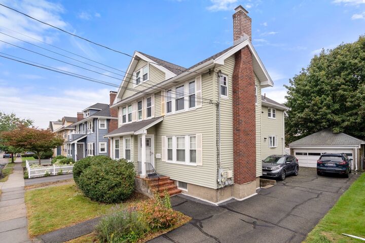 Property Photo:  25-27 Dalton Road 27  MA 02478 