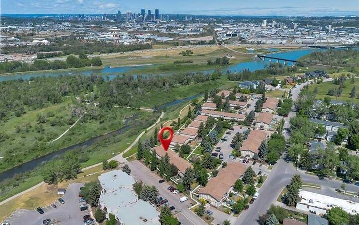 Property Photo: 203 Lynnview Road SE 110S AB T2C 2C6