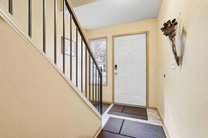 Property Photo:  58 Country Hills Villas NW  AB T3K 4S8 