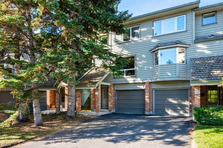 Property Photo:  135 Point Drive NW  AB T3B 5C8 