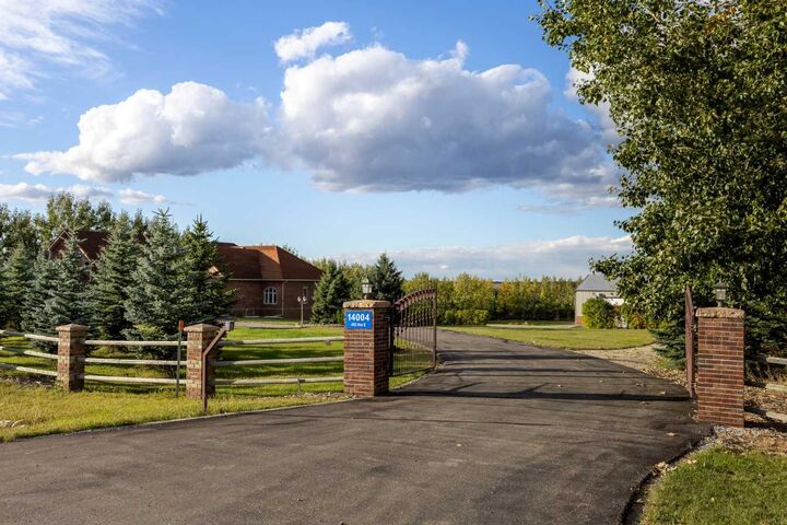 Property Photo: 14004 402 Avenue E AB T1S 6C4