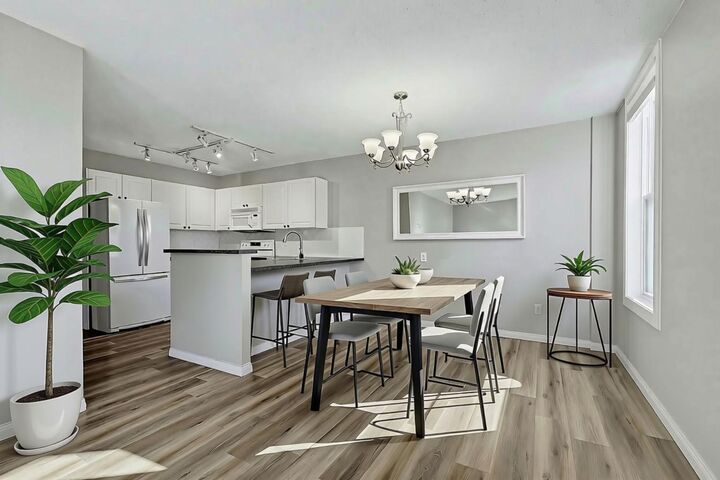 Property Photo:  1328 13 Avenue SW 302  AB T3C 0T3 