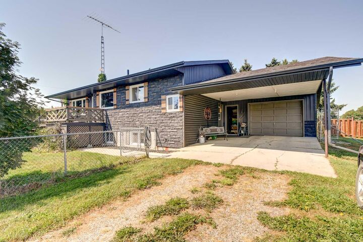 Property Photo:  1342 Township Road 361 10  AB T4G 0H9 