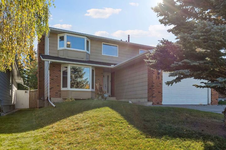 Property Photo:  19 Woodbrook Road SW  AB T2W 4M5 