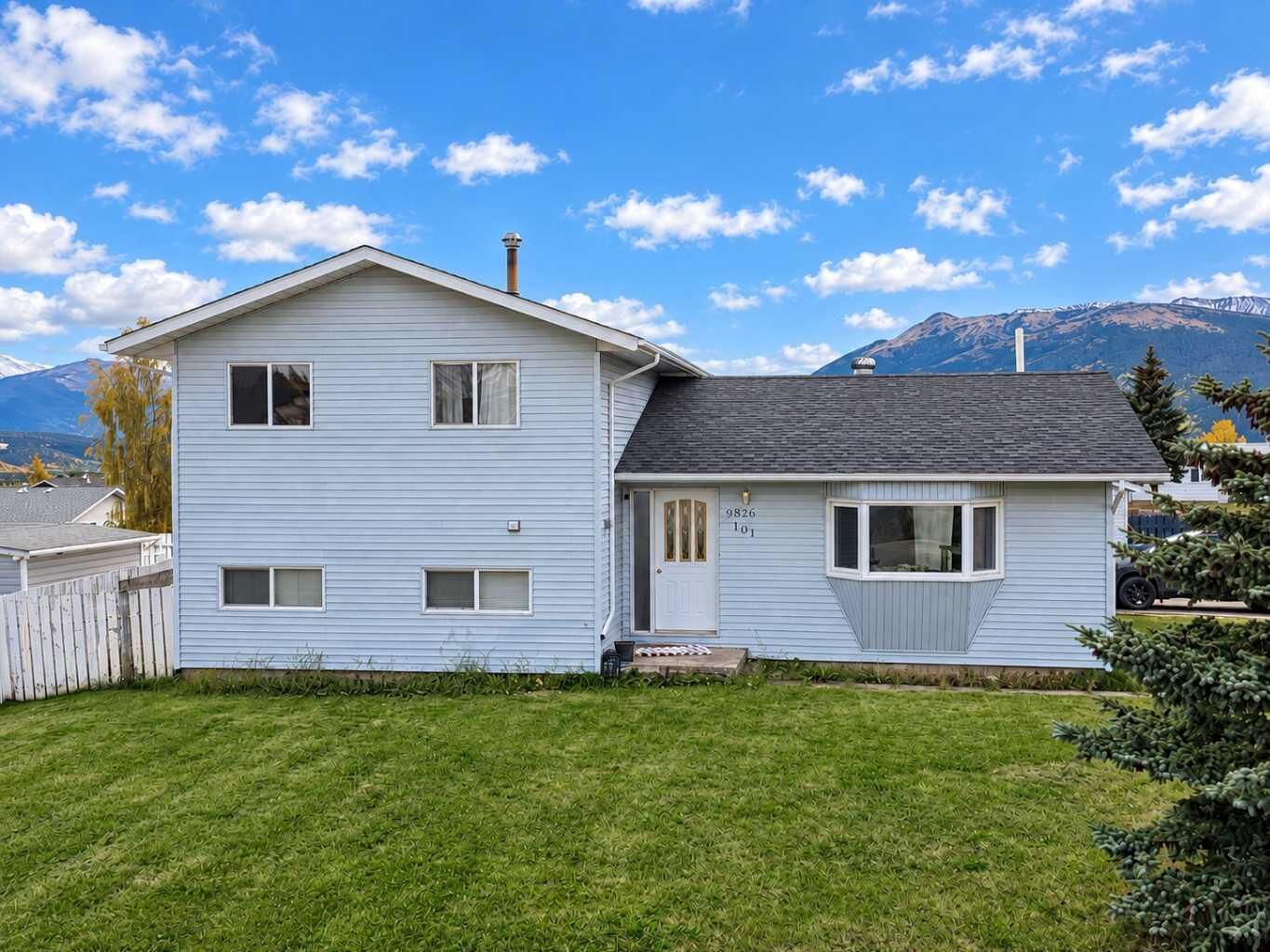 Property Photo:  9826 101 Street  AB T0E 0Y0 