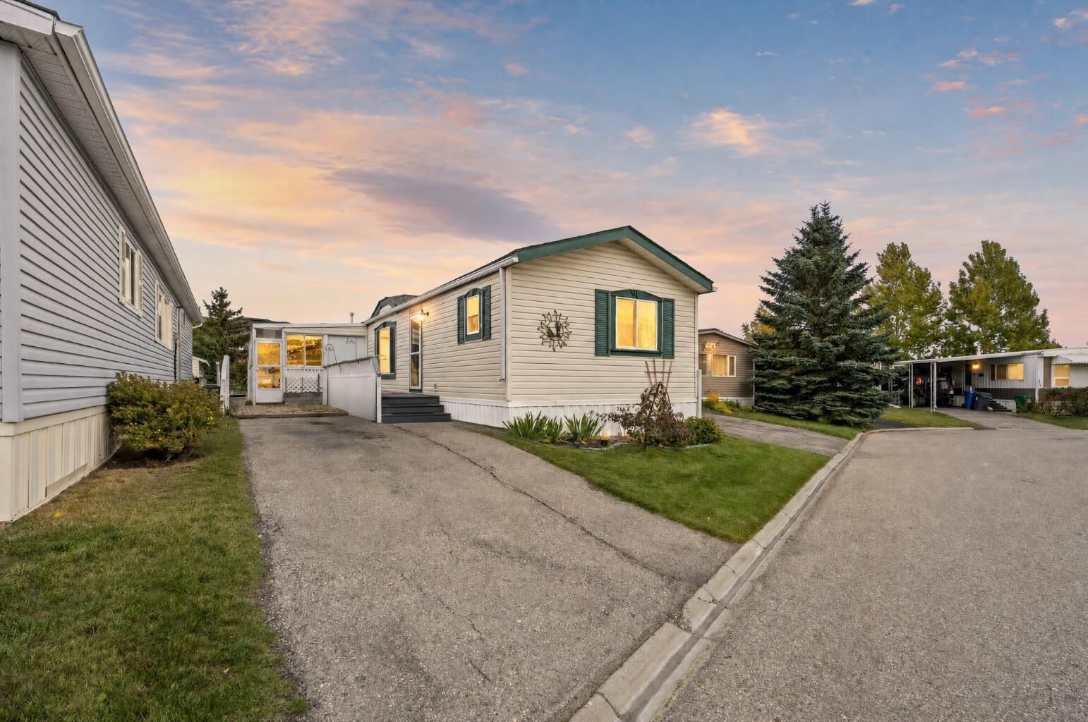 Property Photo:  99 Arbour Lake Road 142  AB T3G 4E4 